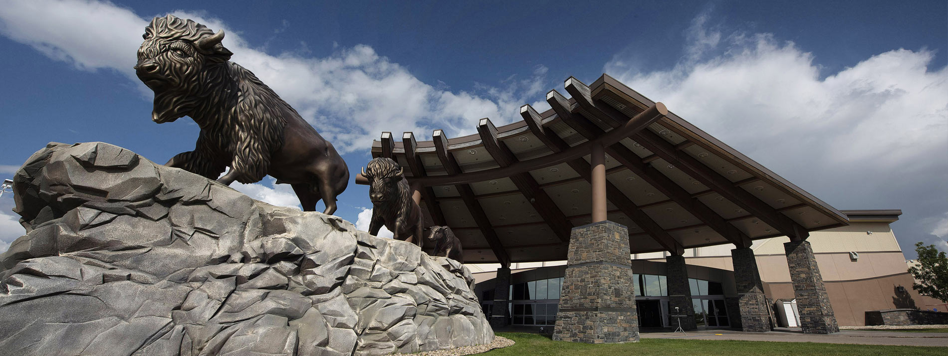 Dakota Dunes Casino entrance with massive buffalo statues